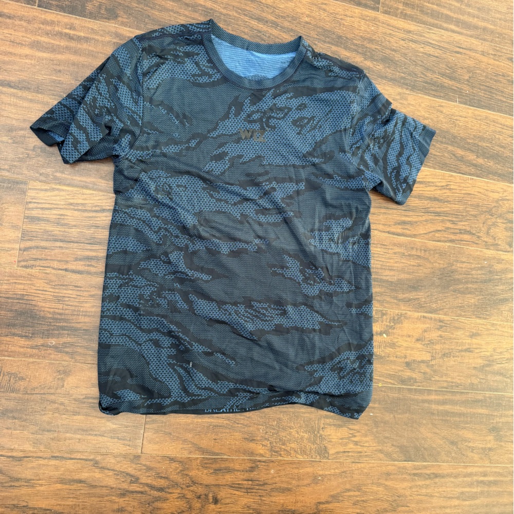 Rare USA Lululemon vent Men's Blue Camouflage T-Shirt XL
